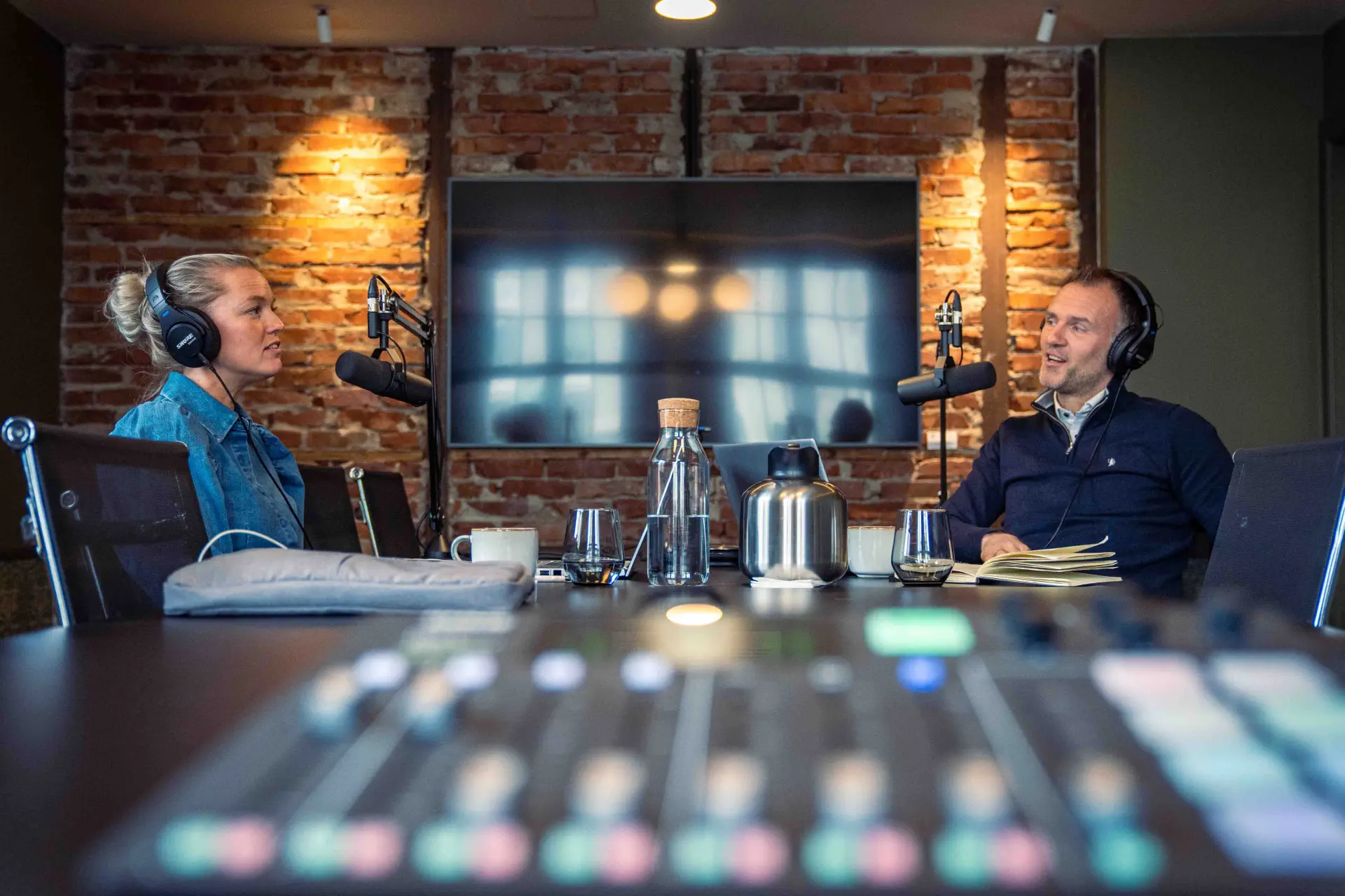 Innspilling av podcasten Plateprat for Norgips. Topp utstyr fra Røde og Shure