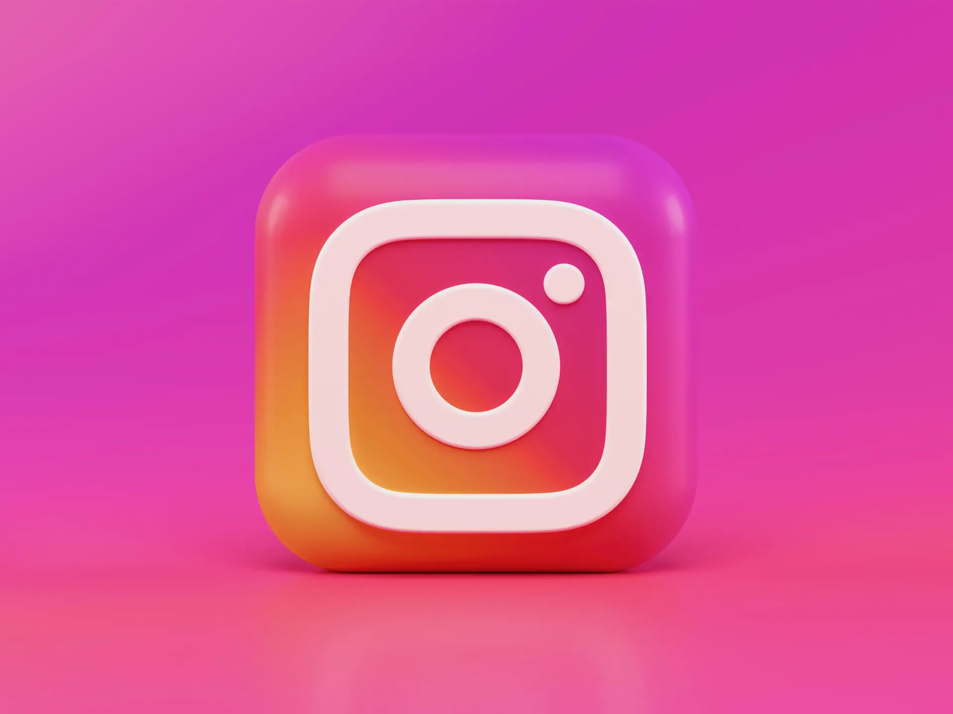 socialmedia-instagram_alexander-shatov-_tF3vug2FhQ-unsplash